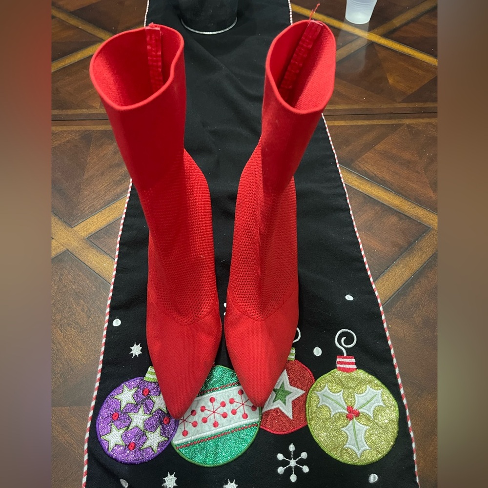 Trash red pull on heels - 6.5